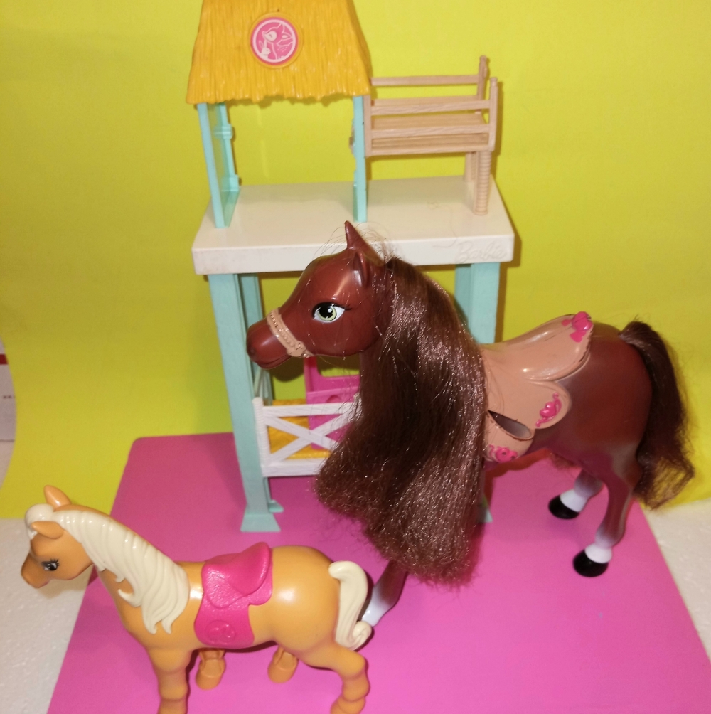 Barbie doll horse stall pet rescue vet playset